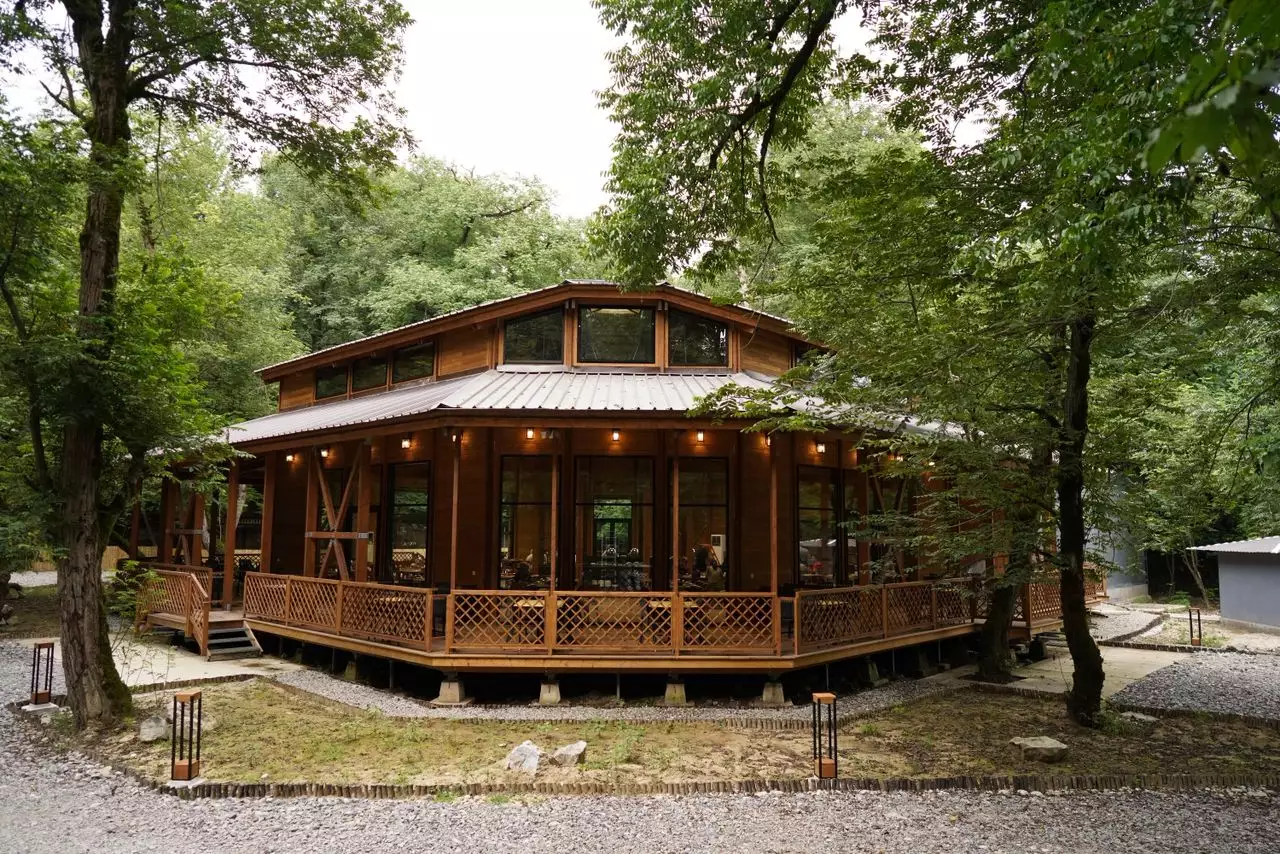 هتل جنگلی میزبان ساری